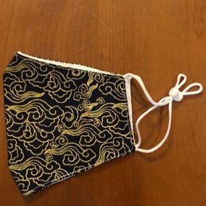 Women’s adjustable face mask